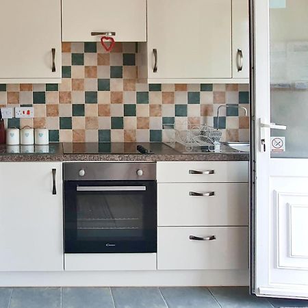 Dart Haven - Cheerful Holiday Bungalow In Galmpton エクステリア 写真
