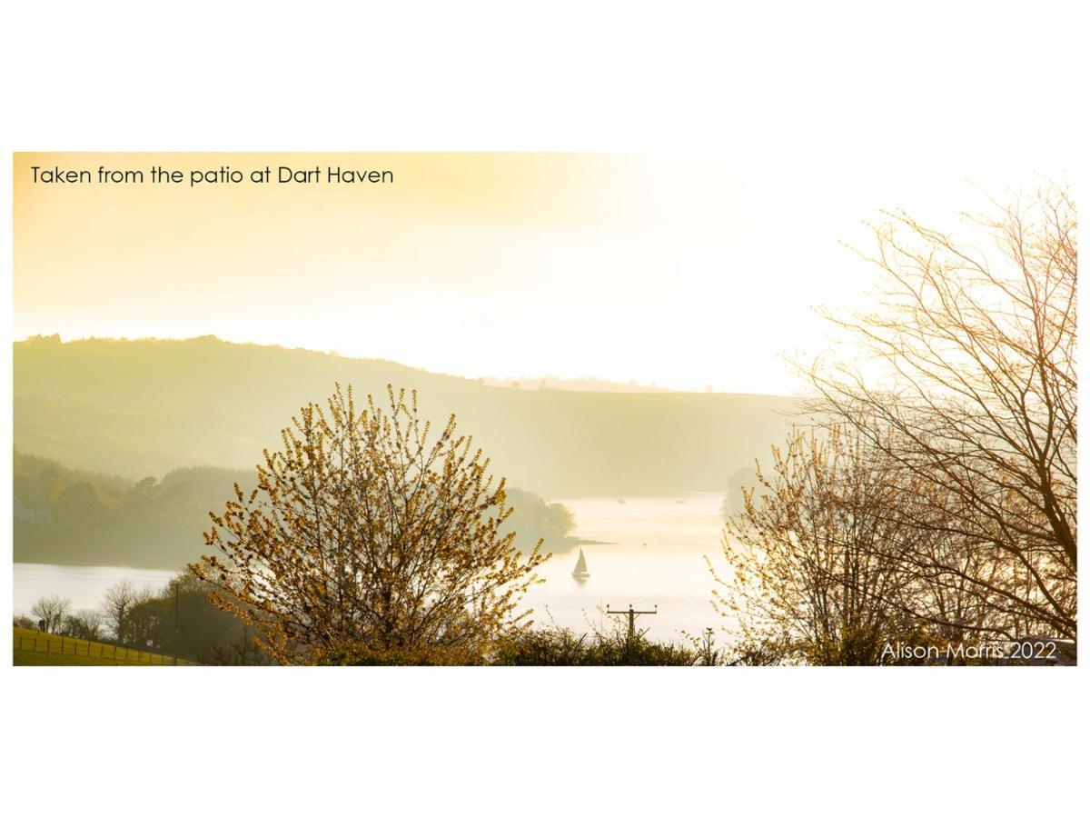 Dart Haven - Cheerful Holiday Bungalow In Galmpton エクステリア 写真