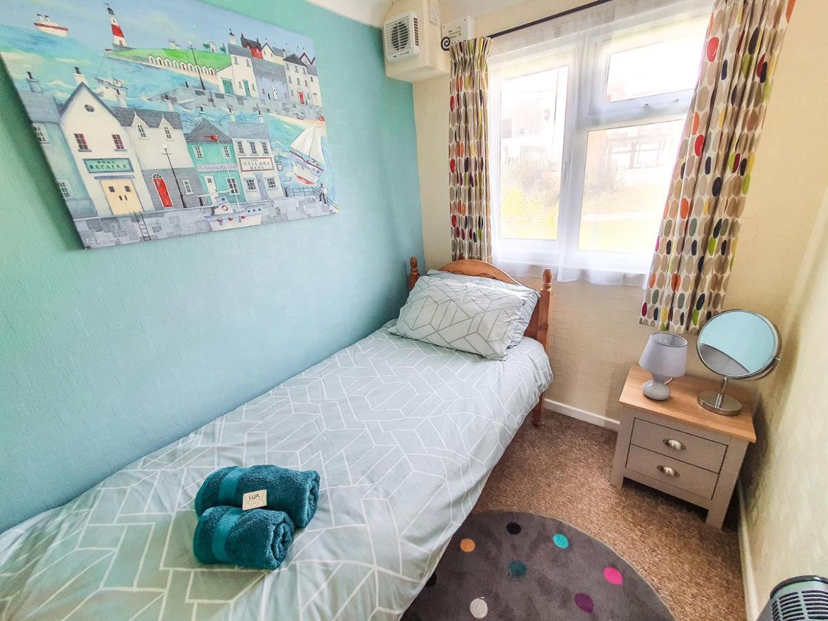 Dart Haven - Cheerful Holiday Bungalow In Galmpton エクステリア 写真