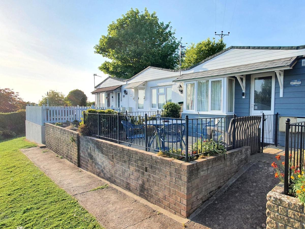 Dart Haven - Cheerful Holiday Bungalow In Galmpton エクステリア 写真