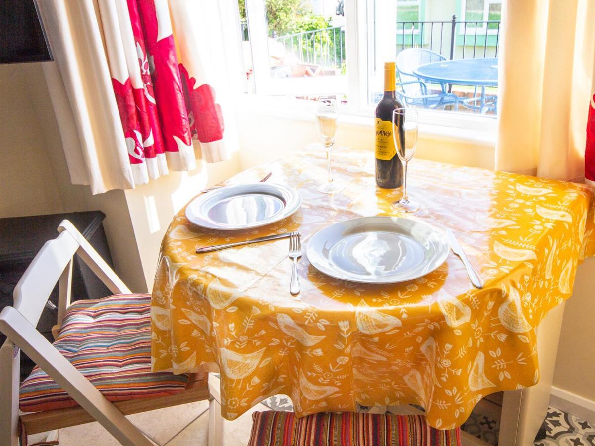Dart Haven - Cheerful Holiday Bungalow In Galmpton エクステリア 写真